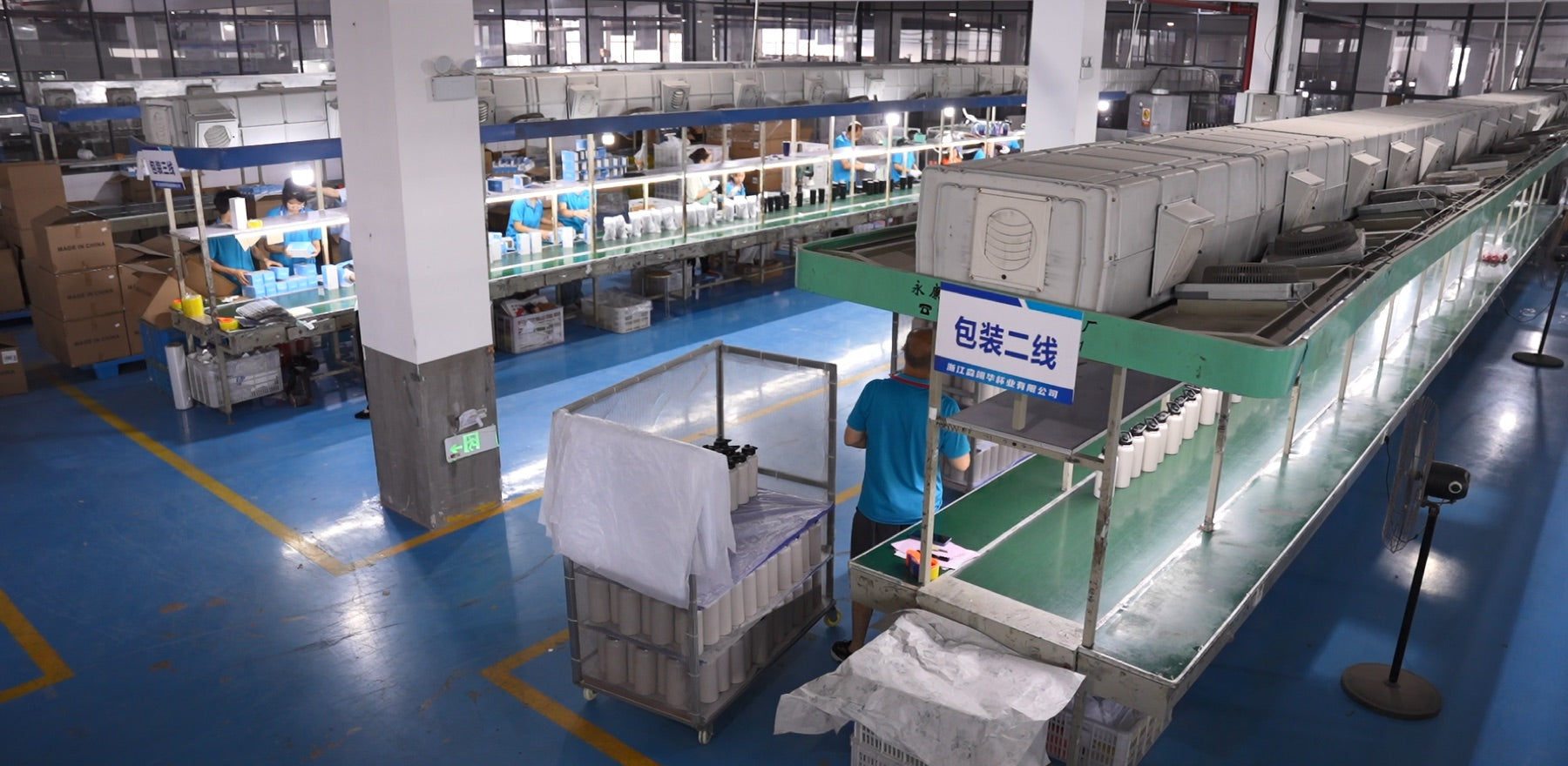 Drinkware packing line in a factory