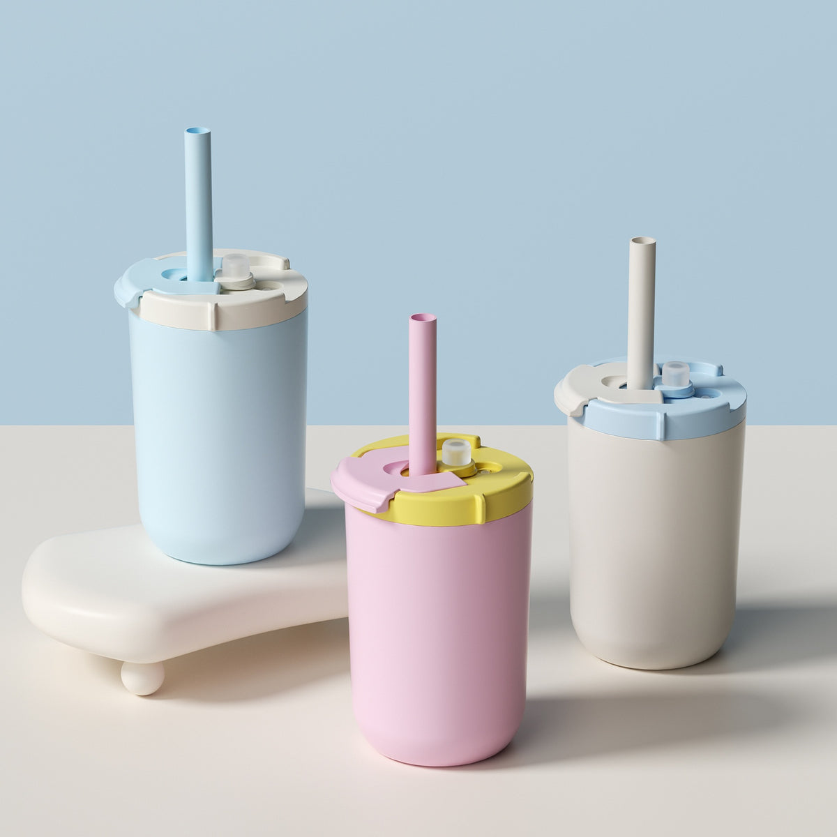 350-500ml Two-Lid Coffee Cup, Direct Drink and Straw Caps, Car Cup Holder Fit. Three pastel coffee cups with straw lids on a display platform.